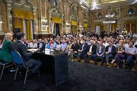 http://www.lacorameco.com.ar/imagenes/Kici_Conf_Milei.jpg