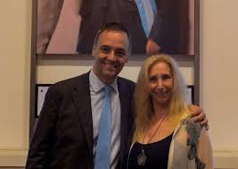 http://www.lacorameco.com.ar/imagenes/adorni_karina2.jpeg