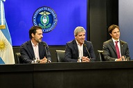 http://www.lacorameco.com.ar/imagenes/caputo_anses.jpg