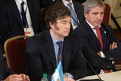 http://www.lacorameco.com.ar/imagenes/caputo_milei.jpg