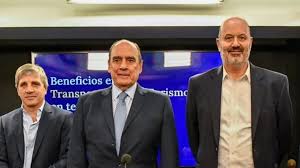 http://www.lacorameco.com.ar/imagenes/caputo_stur.jpg