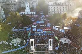http://www.lacorameco.com.ar/imagenes/marcha_uni3.jpeg