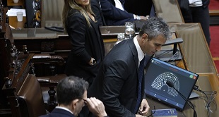 http://www.lacorameco.com.ar/imagenes/menem_dnu.jpg