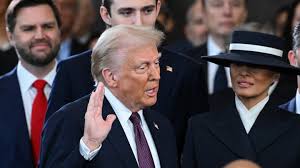 http://www.lacorameco.com.ar/imagenes/trump_asume.jpg