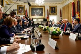 http://www.lacorameco.com.ar/imagenes/trump_milei_10-25.jpg